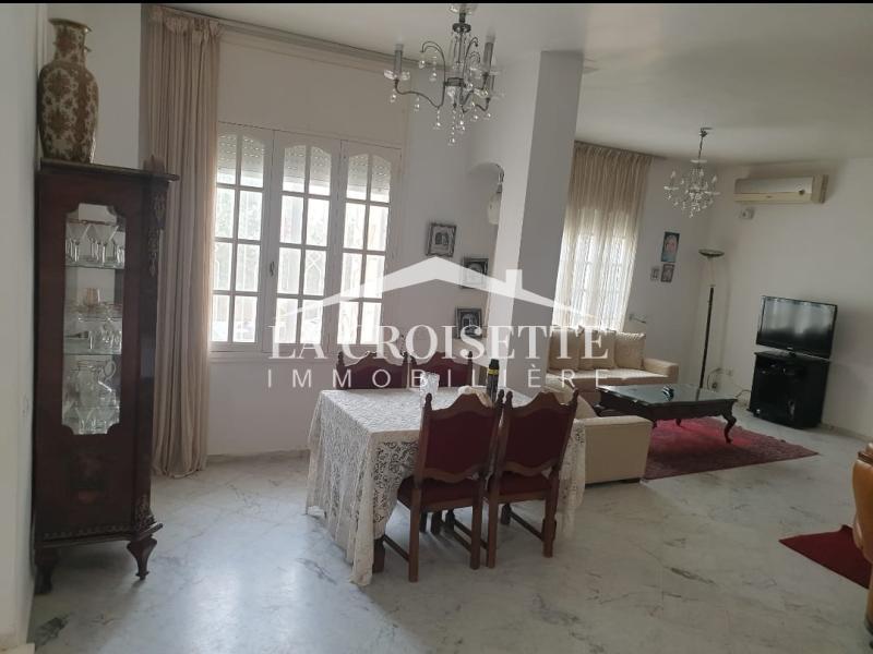 Rez-de chaussée de villa S+4 avec jardin à La Marsa